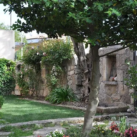 Casa Ghiani 住宿加早餐酒店 Isili